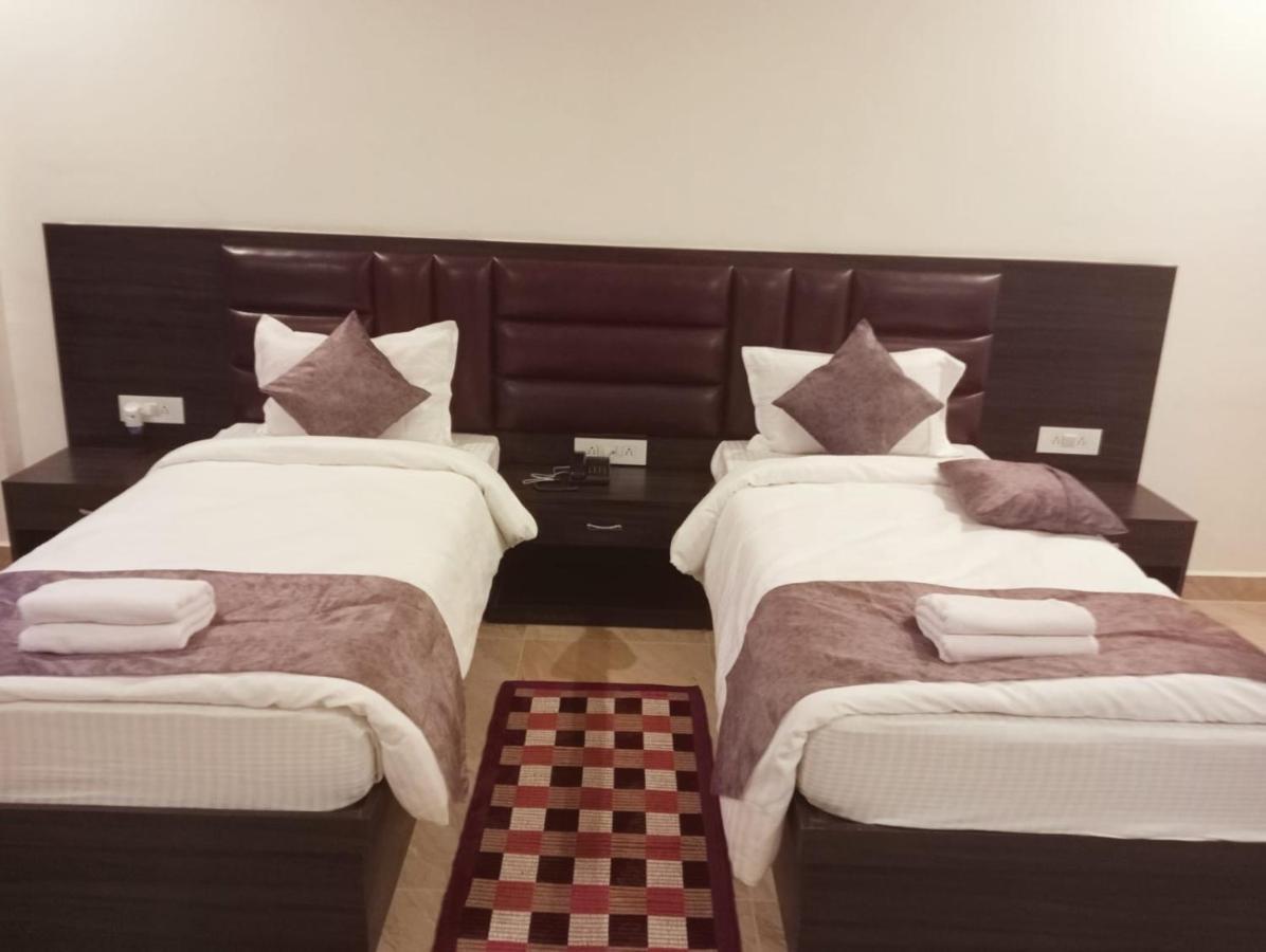 Hotel Leela Galaxy Kushinagar 외부 사진